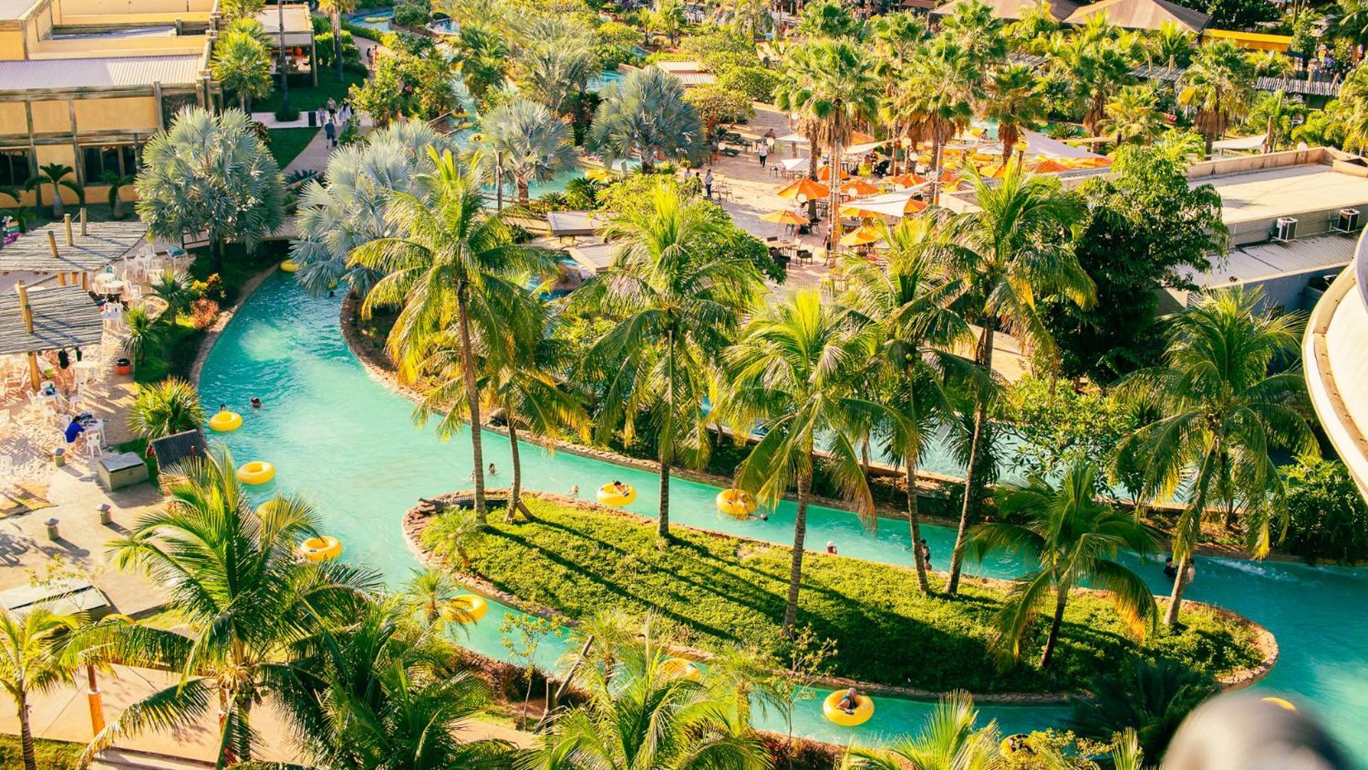 Hot Beach Resort Olímpia Exteriör bild The artificial river at the Atlantis Paradise Island