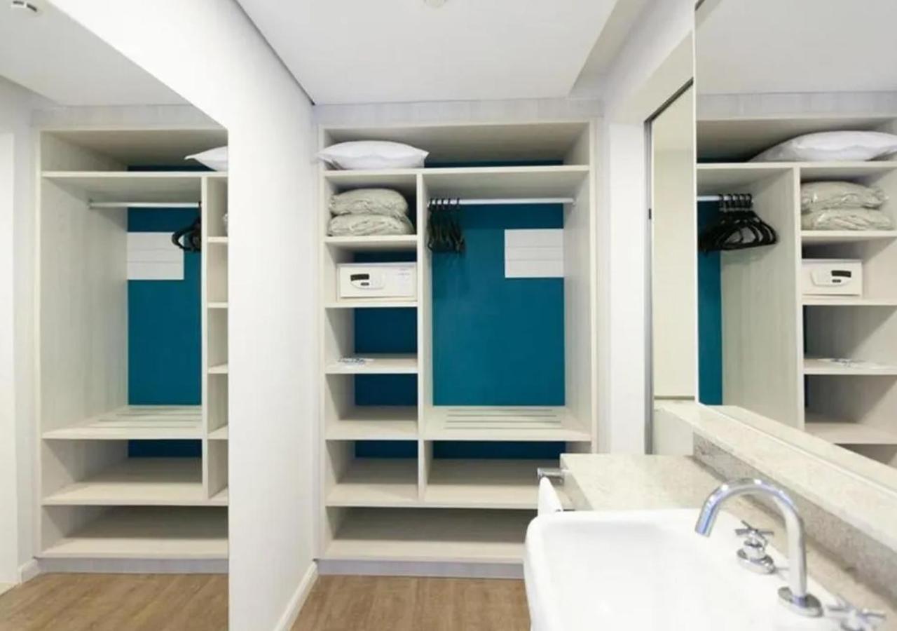 Hot Beach Resort Olímpia Exteriör bild A typical bathroom in a student flat